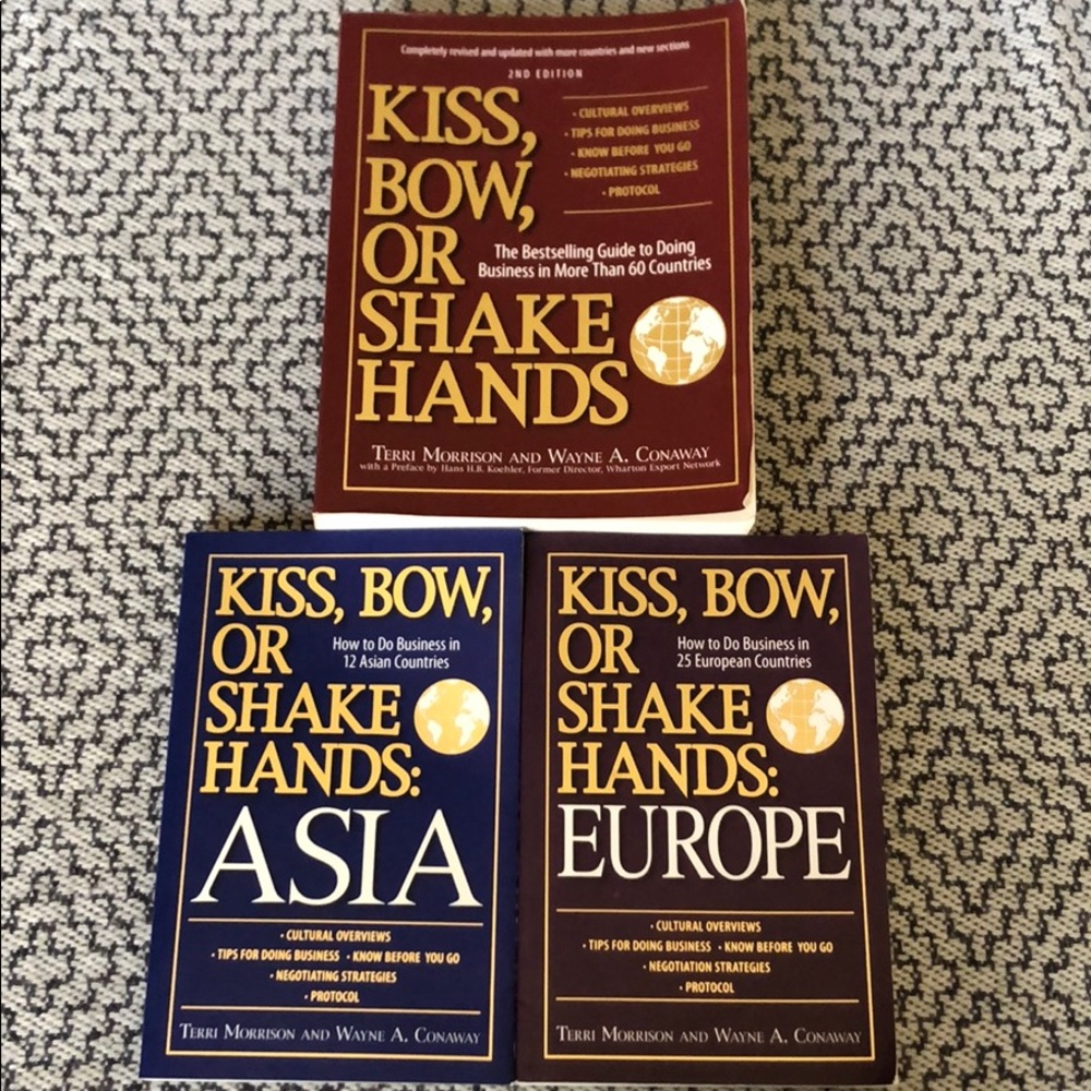 International travel book bundle 📚